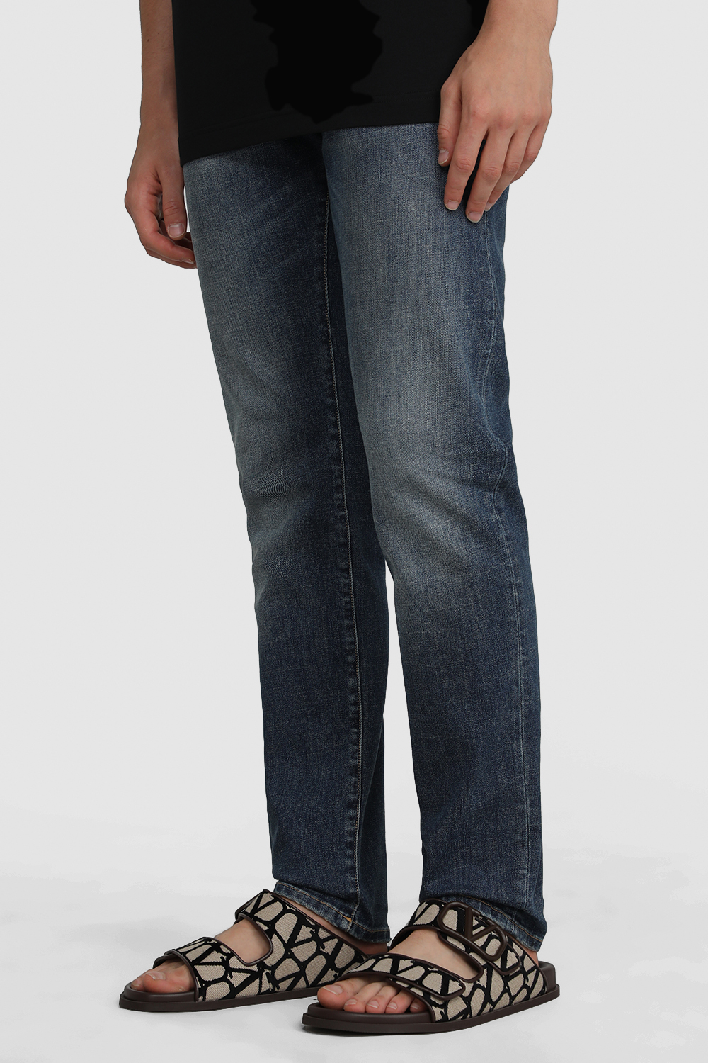 תמונת כל הלוק של כפכפי סליידס